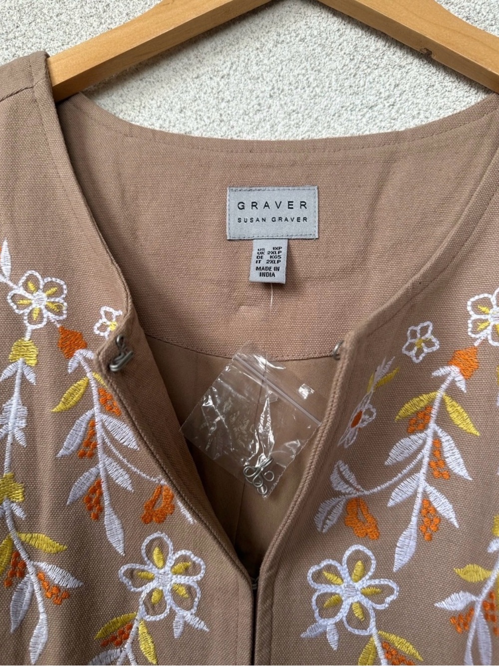 Susan Graver Embroidered Floral Jacket 1XP Boho Taupe Linen Blend, NWT - Picture 3 of 4